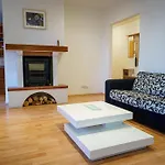 Spacious For Teams & Families With Balcony, Fast Wifi Near Center *