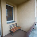 Apartman Spacious For Teams & Families With Balcony, Fast Wifi Near Center *