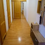 Apartman Spacious For Teams & Families With Balcony, Fast Wifi Near Center