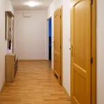 דירה Spacious For Teams & Families With Balcony, Fast Wifi Near Center