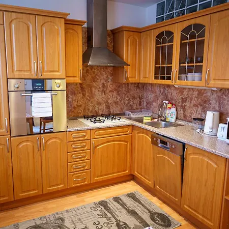 Spacious For Teams & Families With Balcony, Fast Wifi Near Center Bratislava