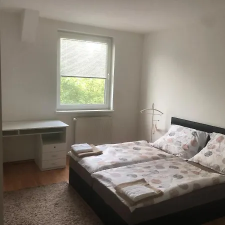 Spacious For Teams & Families With Balcony, Fast Wifi Near Center * Братислава