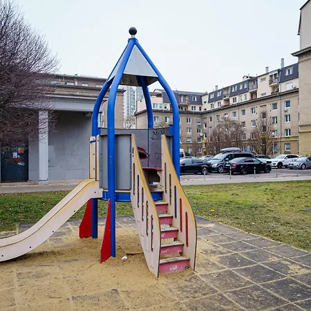 Διαμέρισμα Spacious With A Fireplace In The *