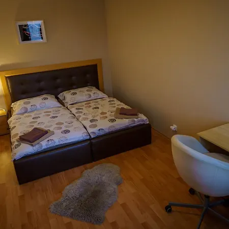 Spacious For Teams & Families With Balcony, Fast Wifi Near Center Bratislava