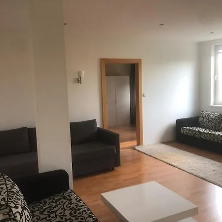 Spacious For Teams & Families With Balcony, Fast Wifi Near Center Апартаменты Братислава