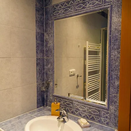 Spacious With A Fireplace In The براتسيلافا