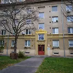 Spacious For Teams & Families With Balcony, Fast Wifi Near Center * براتسيلافا