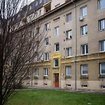 Spacious For Teams & Families With Balcony, Fast Wifi Near Center