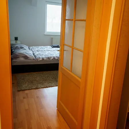 Spacious For Teams & Families With Balcony, Fast Wifi Near Center Bratislava