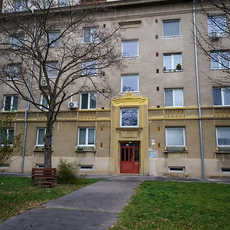 Spacious For Teams & Families With Balcony, Fast Wifi Near Center * Bratislava