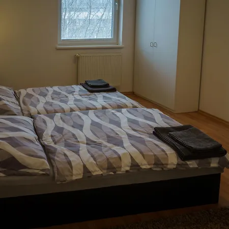 Appartement Spacious For Teams & Families With Balcony, Fast Wifi Near Center *