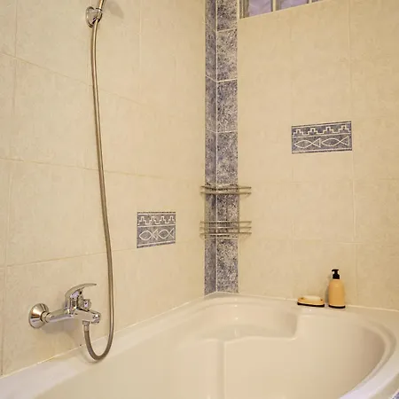 Spacious With A Fireplace In The 아파트 브라티슬라바