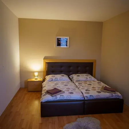 Spacious For Teams & Families With Balcony, Fast Wifi Near Center * Bratislava