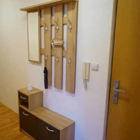 Spacious For Teams & Families With Balcony, Fast Wifi Near Center * Bratislava