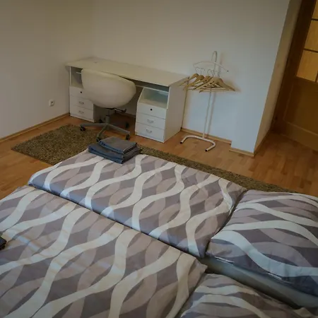 Spacious For Teams & Families With Balcony, Fast Wifi Near Center Bratislava
