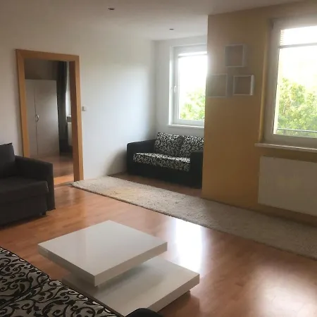 Spacious For Teams & Families With Balcony, Fast Wifi Near Center