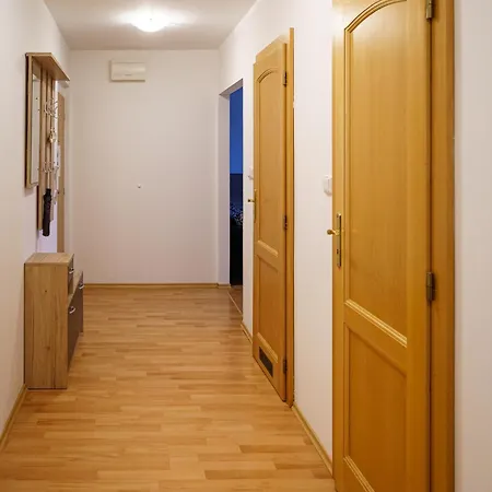 Appartement Spacious For Teams & Families With Balcony, Fast Wifi Near Center