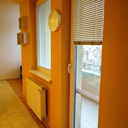 Appartement Spacious For Teams & Families With Balcony, Fast Wifi Near Center