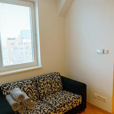 Spacious For Teams & Families With Balcony, Fast Wifi Near Center Appartement Bratislava