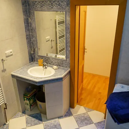 Spacious With A Fireplace In The 아파트 *