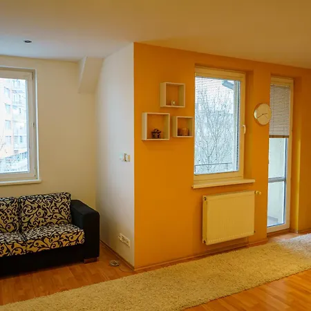 Spacious For Teams & Families With Balcony, Fast Wifi Near Center Apartmán