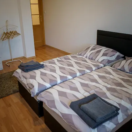 Spacious For Teams & Families With Balcony, Fast Wifi Near Center