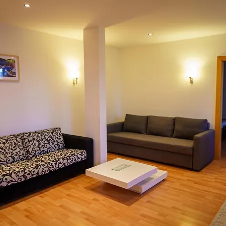 Spacious With A Fireplace In The