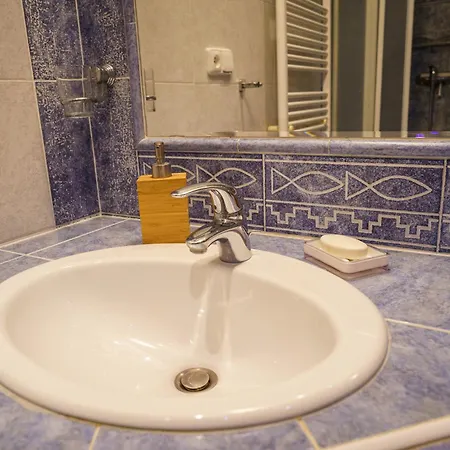 Spacious For Teams & Families With Balcony, Fast Wifi Near Center * Bratislava