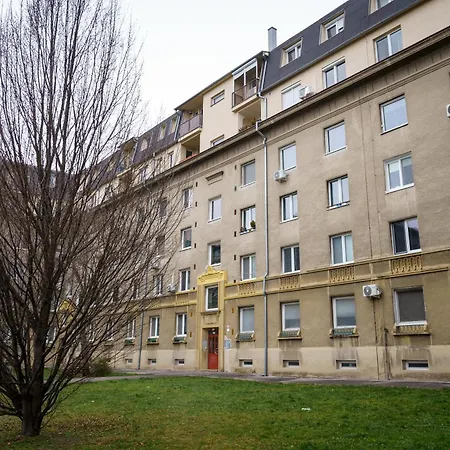 Spacious For Teams & Families With Balcony, Fast Wifi Near Center Bratislava