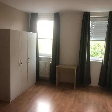 Spacious For Teams & Families With Balcony, Fast Wifi Near Center Apartmán Bratislava