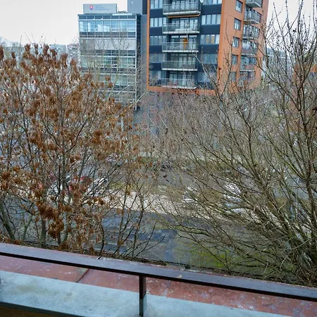 Spacious For Teams & Families With Balcony, Fast Wifi Near Center