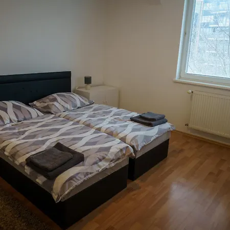 Spacious For Teams & Families With Balcony, Fast Wifi Near Center Apartament Bratysława