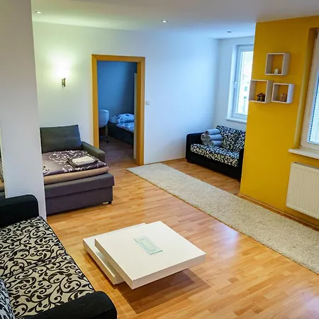 Spacious For Teams & Families With Balcony, Fast Wifi Near Center